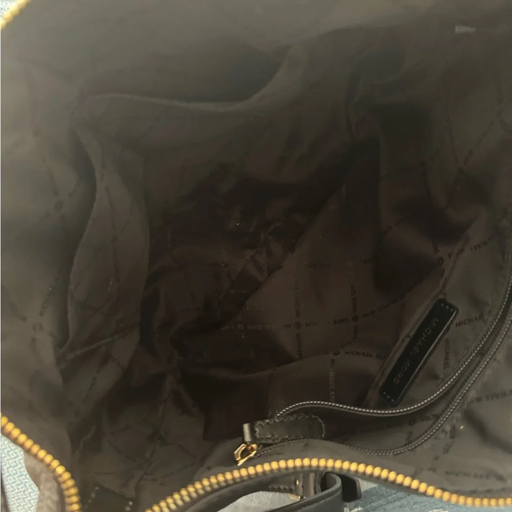 SOLD! Michael Kors Cresent Bag - Picture 2 of 5